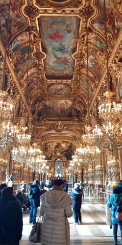 Grand Foyer der Oper zum Flanieren_©RosiKmitta