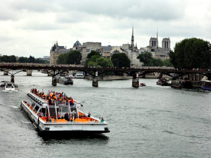 Bateaux Mouches auf der Seine_©RosiKmitta
