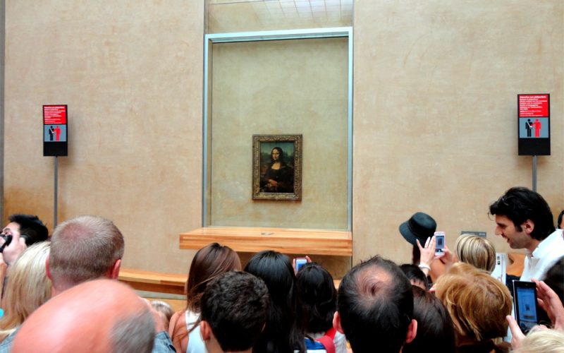 Winzige Mona Lisa im Louvre_©RosiKmitta