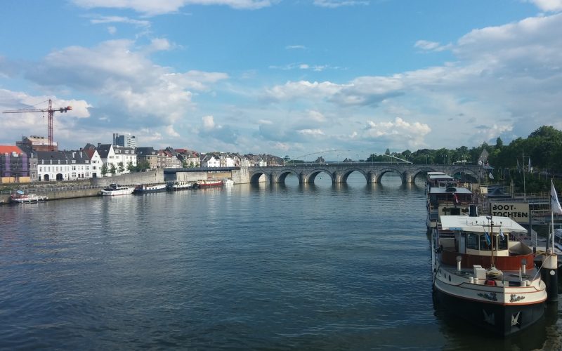 Blick-auf-den-Fluss-Maas-in-Maastricht©RosiKmitta
