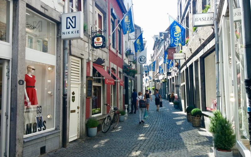 Teure-Geschäftsstraße-Stokstraat-in-Maastricht©RosiKmitta